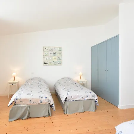 207 La Petite Ecoliere House