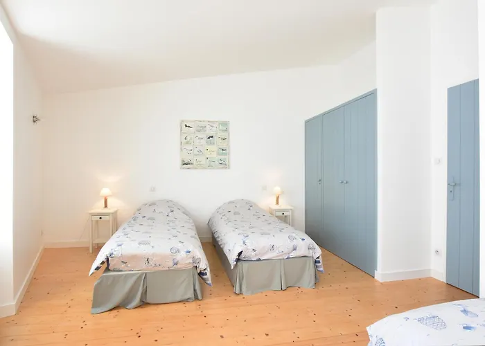 207 La Petite Ecoliere House